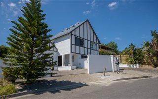8 Bedroom House in Rome Glen