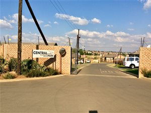 357 m² Land available in Clayville
