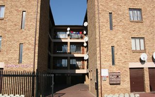 3 Bedroom Apartment in Randfontein Central