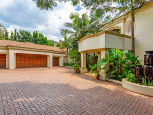 5 Bed House in Bryanston