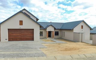 3 Bedroom House in Sonheuwel