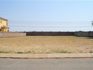 1000 m² Land available in Three Rivers East