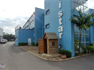 500 m² Office Space in Riverhorse Valley