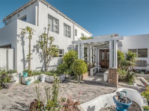 4 Bed House in Beachview