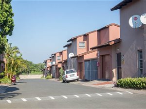 3 Bedroom Apartment in Arboretum