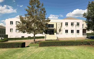 195 m² Commercial space in Greenstone Hill