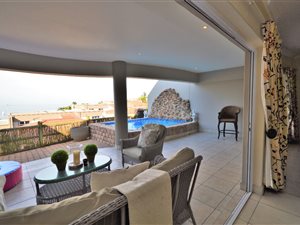 5 Bed Duplex in Sheffield Beach