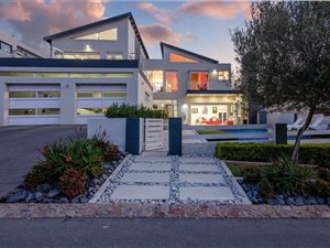 4 Bed House in Waterfall Country Village