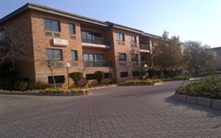 1596 m² Office Space in Midridge Park