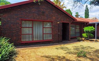 3 Bedroom House in Rooihuiskraal