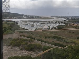 3 Bed Apartment in Stilbaai