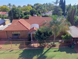 4 Bed House in Pierre van Ryneveld
