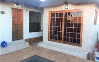 3 Bedroom House in Geelhoutpark