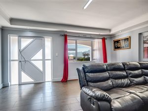 6 Bed House in Mitchells Plain