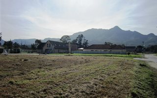 705 m² Land available in King George Park