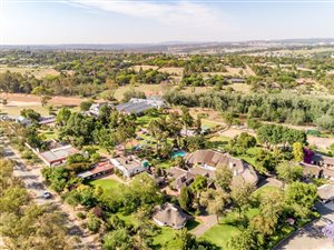 3000 m² Commercial space in Chartwell