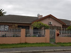 3 Bed House in Churchill Estate