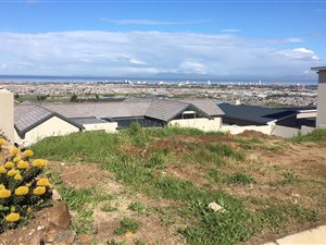 675 m² Land available in Sir Lowrys Pass