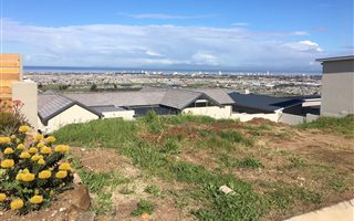 675 m² Land available in Sir Lowrys Pass