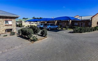 2 Bedroom Townhouse in Diamant Park