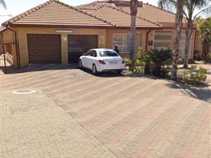 4 Bed House in Nirvana