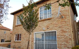 3 Bedroom Townhouse in Heuwelsig Estate