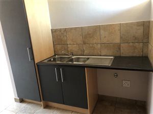 2 Bedroom Apartment in Rooihuiskraal North