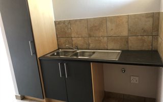 2 Bedroom Apartment in Rooihuiskraal North
