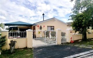 3 Bedroom House in Peerless Park
