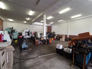 266 m² Industrial space in New Germany