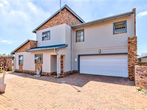3 Bed Cluster in Pomona