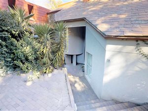 5 Bed House in Glenadrienne