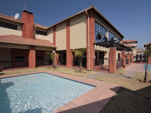 3 Bed Apartment in Paulshof