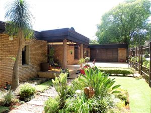4 Bedroom House in Lynnwood Park