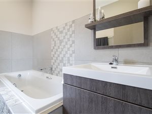 3 Bed House in Kya Sands