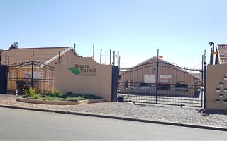 2 Bedroom Townhouse in Norkem Park