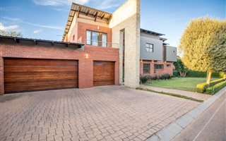 5 Bedroom House in Olympus Country Estate