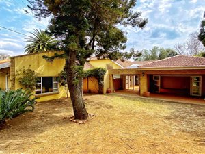 5 Bed House in Craighall Park