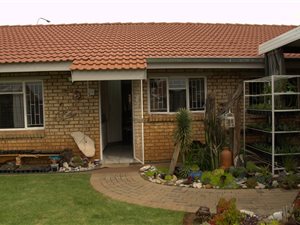 6 Bed House in Kookrus