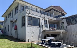 3 Bedroom Apartment in Uvongo