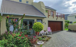 3 Bedroom House in Sandbaai