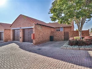 3 Bed Townhouse in Mooikloof Ridge