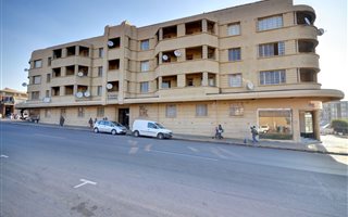 2 Bedroom Apartment in Krugersdorp Central