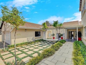 5 Bed House in Douglasdale