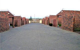 2 Bedroom Townhouse in Uitsig