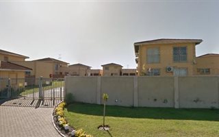 2 Bedroom Duplex in Veld En Vlei