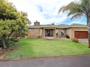 3 Bed House in Sonstraal Heights