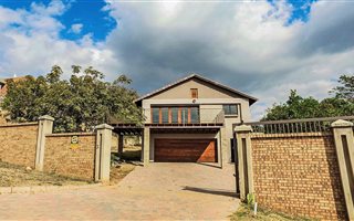 3 Bedroom House in Sonheuwel