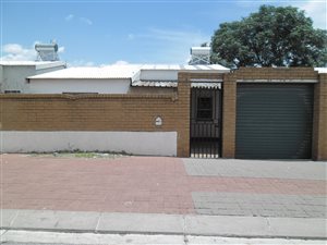 3 Bedroom House in Westbury