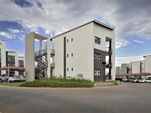 2 Bed Apartment in Pierre van Ryneveld